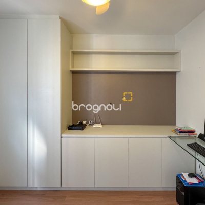 Apartamento com 113m², 3 quartos (sendo 1 suíte), 2 garagens, no bairro Centro em Florianópolis