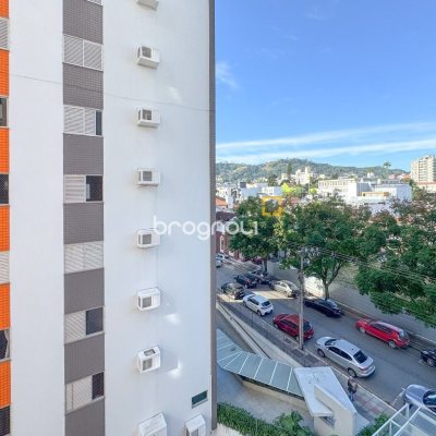 Apartamento com 113m², 3 quartos (sendo 1 suíte), 2 garagens, no bairro Centro em Florianópolis