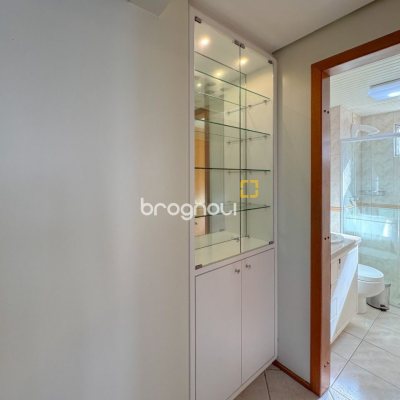 Apartamento com 113m², 3 quartos (sendo 1 suíte), 2 garagens, no bairro Centro em Florianópolis