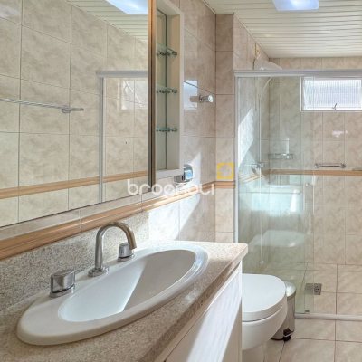 Apartamento com 113m², 3 quartos (sendo 1 suíte), 2 garagens, no bairro Centro em Florianópolis