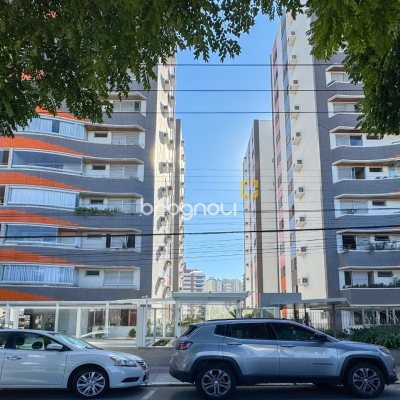 Apartamento com 113m², 3 quartos (sendo 1 suíte), 2 garagens, no bairro Centro em Florianópolis