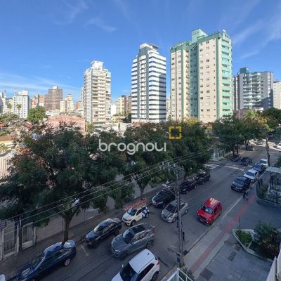 Apartamento com 113m², 3 quartos (sendo 1 suíte), 2 garagens, no bairro Centro em Florianópolis