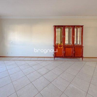 Apartamento com 113m², 3 quartos (sendo 1 suíte), 2 garagens, no bairro Centro em Florianópolis