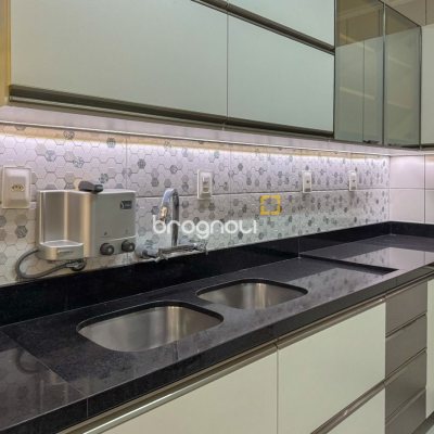 Apartamento com 113m², 3 quartos (sendo 1 suíte), 2 garagens, no bairro Centro em Florianópolis