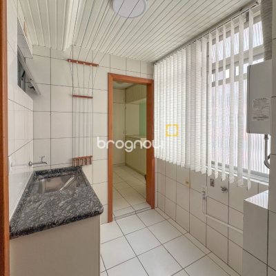 Apartamento com 113m², 3 quartos (sendo 1 suíte), 2 garagens, no bairro Centro em Florianópolis