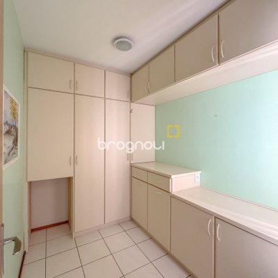 Apartamento com 113m², 3 quartos (sendo 1 suíte), 2 garagens, no bairro Centro em Florianópolis