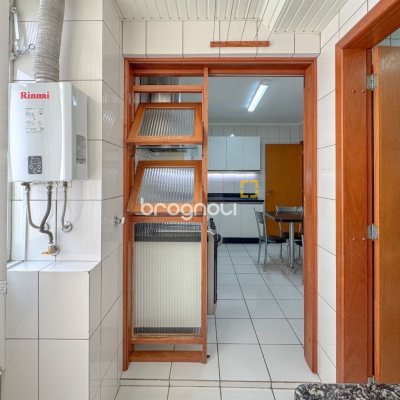 Apartamento com 113m², 3 quartos (sendo 1 suíte), 2 garagens, no bairro Centro em Florianópolis