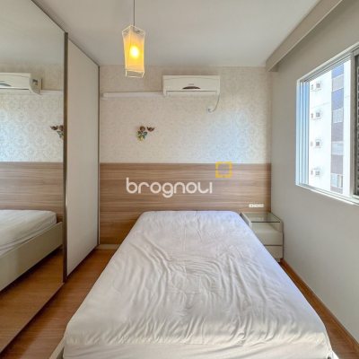 Apartamento com 113m², 3 quartos (sendo 1 suíte), 2 garagens, no bairro Centro em Florianópolis