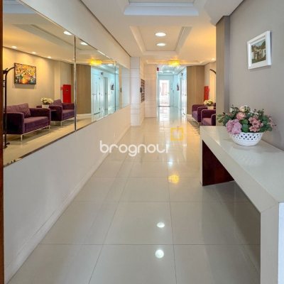 Apartamento com 113m², 3 quartos (sendo 1 suíte), 2 garagens, no bairro Centro em Florianópolis