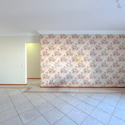Apartamento com 113m², 3 quartos (sendo 1 suíte), 2 garagens, no bairro Centro em Florianópolis