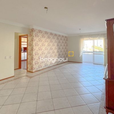 Apartamento com 113m², 3 quartos (sendo 1 suíte), 2 garagens, no bairro Centro em Florianópolis