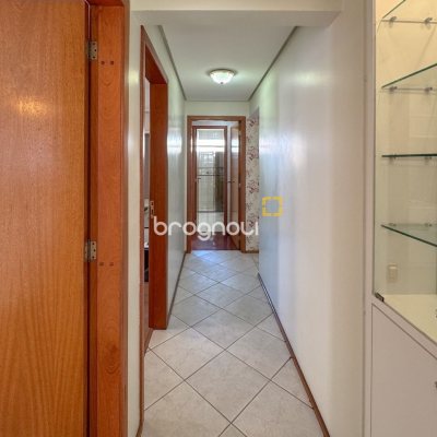 Apartamento com 113m², 3 quartos (sendo 1 suíte), 2 garagens, no bairro Centro em Florianópolis