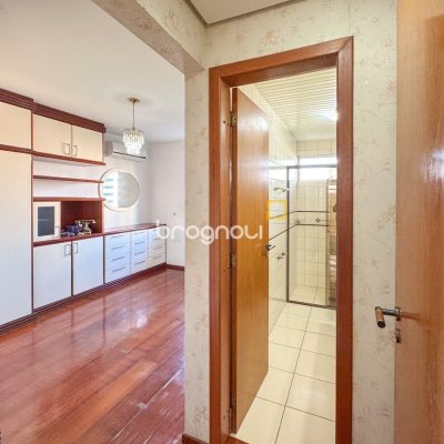 Apartamento com 113m², 3 quartos (sendo 1 suíte), 2 garagens, no bairro Centro em Florianópolis