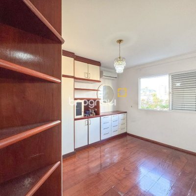 Apartamento com 113m², 3 quartos (sendo 1 suíte), 2 garagens, no bairro Centro em Florianópolis