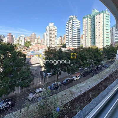 Apartamento com 113m², 3 quartos (sendo 1 suíte), 2 garagens, no bairro Centro em Florianópolis