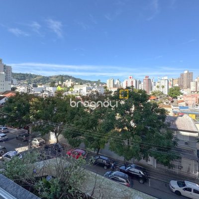 Apartamento com 113m², 3 quartos (sendo 1 suíte), 2 garagens, no bairro Centro em Florianópolis