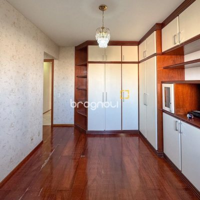 Apartamento com 113m², 3 quartos (sendo 1 suíte), 2 garagens, no bairro Centro em Florianópolis