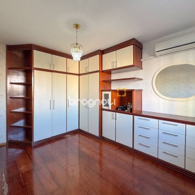 Apartamento com 113m², 3 quartos (sendo 1 suíte), 2 garagens, no bairro Centro em Florianópolis