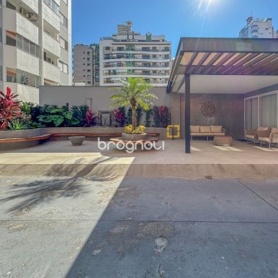 Apartamento com 113m², 3 quartos (sendo 1 suíte), 2 garagens, no bairro Centro em Florianópolis