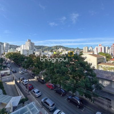 Apartamento com 113m², 3 quartos (sendo 1 suíte), 2 garagens, no bairro Centro em Florianópolis