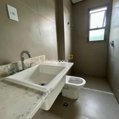 Apartamento com 165m², 3 quartos (sendo 3 suítes), 3 garagens, no bairro Cacupé em Florianópolis