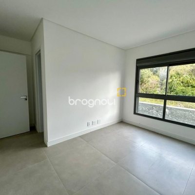 Apartamento com 165m², 3 quartos (sendo 3 suítes), 3 garagens, no bairro Cacupé em Florianópolis