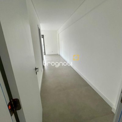 Apartamento com 165m², 3 quartos (sendo 3 suítes), 3 garagens, no bairro Cacupé em Florianópolis