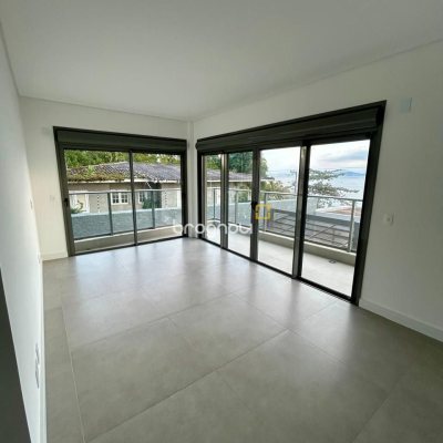 Apartamento com 165m², 3 quartos (sendo 3 suítes), 3 garagens, no bairro Cacupé em Florianópolis