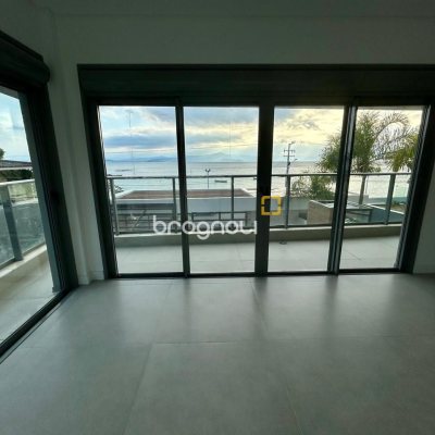Apartamento com 165m², 3 quartos (sendo 3 suítes), 3 garagens, no bairro Cacupé em Florianópolis
