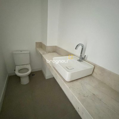 Apartamento com 165m², 3 quartos (sendo 3 suítes), 3 garagens, no bairro Cacupé em Florianópolis