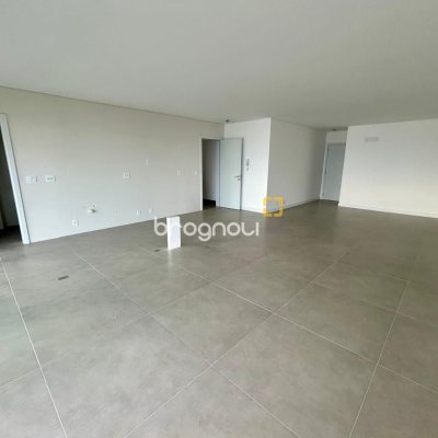 Apartamento com 165m², 3 quartos (sendo 3 suítes), 3 garagens, no bairro Cacupé em Florianópolis