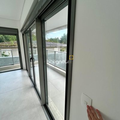 Apartamento com 165m², 3 quartos (sendo 3 suítes), 3 garagens, no bairro Cacupé em Florianópolis