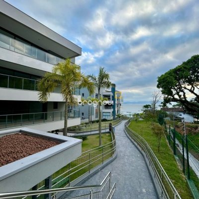 Cobertura com 167m², 3 quartos (sendo 3 suítes), 3 garagens, no bairro Cacupé em Florianópolis
