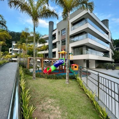 Cobertura com 167m², 3 quartos (sendo 3 suítes), 3 garagens, no bairro Cacupé em Florianópolis