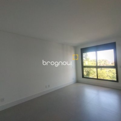 Apartamento com 162m², 3 quartos (sendo 3 suítes), 4 garagens, no bairro João Paulo em Florianópolis
