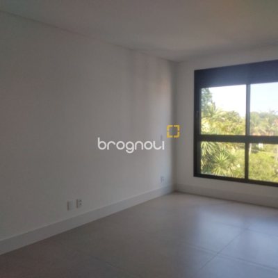 Apartamento com 162m², 3 quartos (sendo 3 suítes), 4 garagens, no bairro João Paulo em Florianópolis