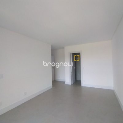 Apartamento com 162m², 3 quartos (sendo 3 suítes), 4 garagens, no bairro João Paulo em Florianópolis