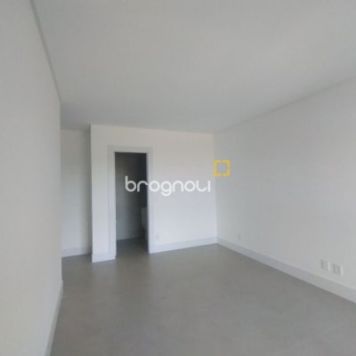 Apartamento com 162m², 3 quartos (sendo 3 suítes), 4 garagens, no bairro João Paulo em Florianópolis