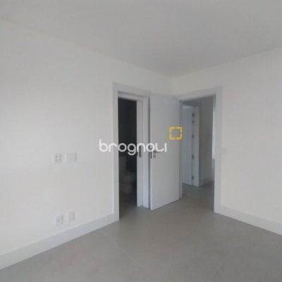 Apartamento com 162m², 3 quartos (sendo 3 suítes), 4 garagens, no bairro João Paulo em Florianópolis
