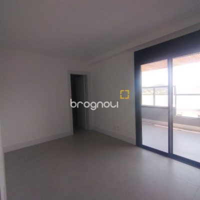 Apartamento com 162m², 3 quartos (sendo 3 suítes), 4 garagens, no bairro João Paulo em Florianópolis