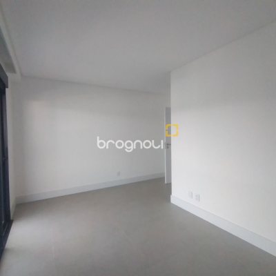 Apartamento com 162m², 3 quartos (sendo 3 suítes), 4 garagens, no bairro João Paulo em Florianópolis