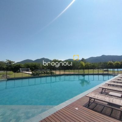 Apartamento com 162m², 3 quartos (sendo 3 suítes), 4 garagens, no bairro João Paulo em Florianópolis