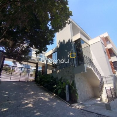 Apartamento com 162m², 3 quartos (sendo 3 suítes), 4 garagens, no bairro João Paulo em Florianópolis