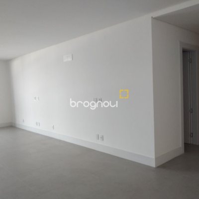 Apartamento com 162m², 3 quartos (sendo 3 suítes), 4 garagens, no bairro João Paulo em Florianópolis