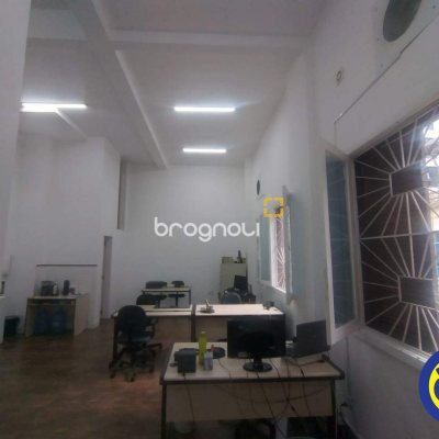 Loja com 78m², no bairro Centro em Florianópolis