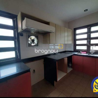 Casa com 227m², 4 quartos (sendo 1 suíte), 2 garagens, no bairro Lagoa da Conceição em Florianópolis