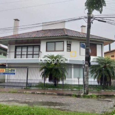 Casa com 227m², 4 quartos (sendo 1 suíte), 2 garagens, no bairro Lagoa da Conceição em Florianópolis