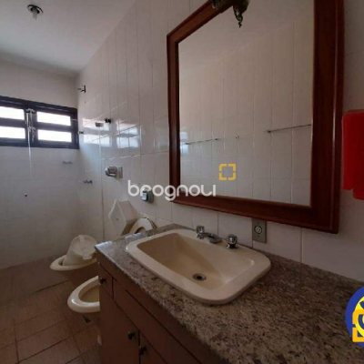 Casa com 227m², 4 quartos (sendo 1 suíte), 2 garagens, no bairro Lagoa da Conceição em Florianópolis