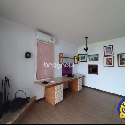 Casa com 227m², 4 quartos (sendo 1 suíte), 2 garagens, no bairro Lagoa da Conceição em Florianópolis