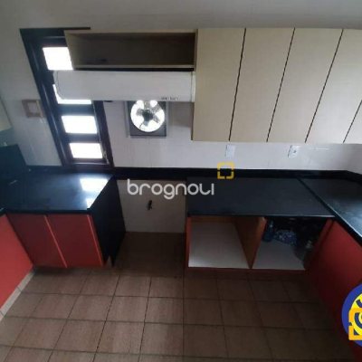 Casa com 227m², 4 quartos (sendo 1 suíte), 2 garagens, no bairro Lagoa da Conceição em Florianópolis